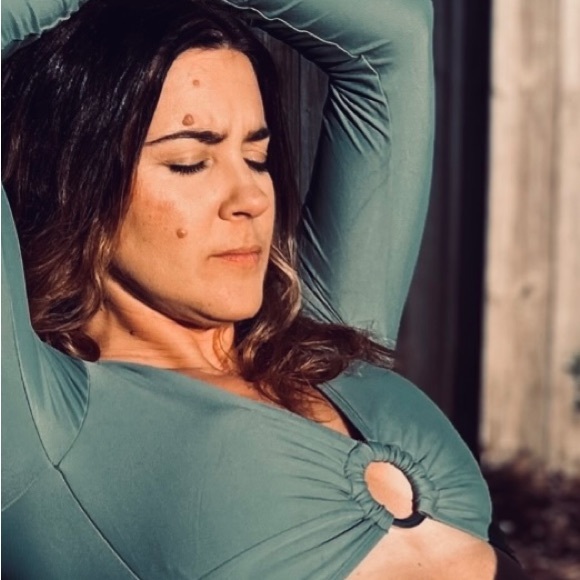 Meet your Posher, Jackie - Picture 2 of 2